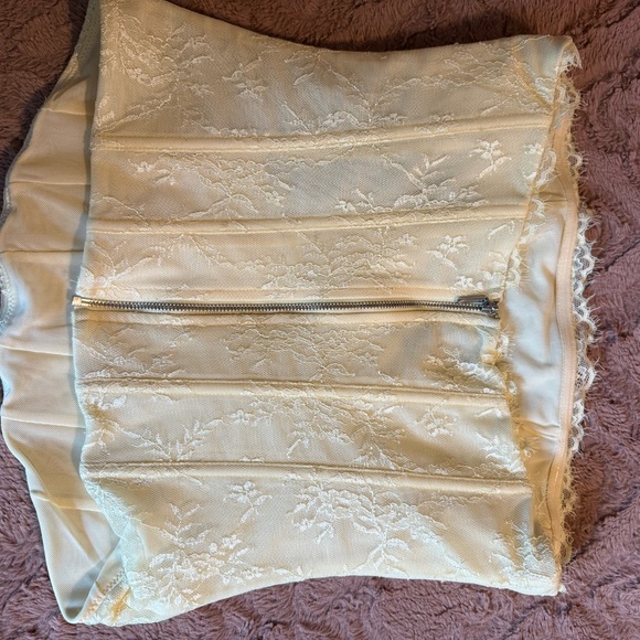 White fox Cream yellow Lace Corset with Heart bling Detail - Picture 3 of 5